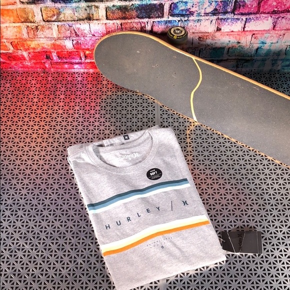 ๐ Hurley Tee ๐ - Picture 4 of 5